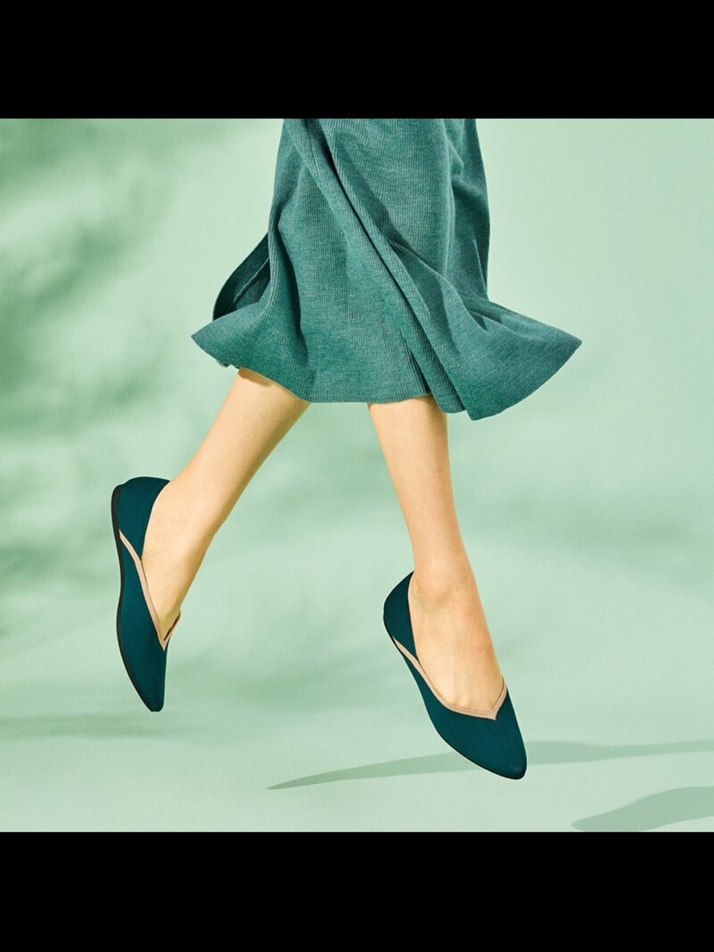 Vivaia  Pointed-Toe V-Cut Flats (Vienna 2.0) in Green Peacock Size 36/6